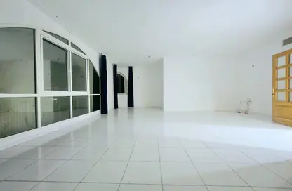 Apartment - 4 Bedrooms - 4 Bathrooms for rent in Al Muroor Building - Sultan Bin Zayed the First Street - Muroor Area - Abu Dhabi