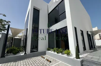 Villa - Studio - 6 Bathrooms for rent in Jumeirah 1 - Jumeirah - Dubai