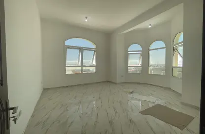 Empty Room image for: Apartment - 1 Bathroom for rent in Zayed City (Khalifa City C) - Khalifa City - Abu Dhabi, Image 1