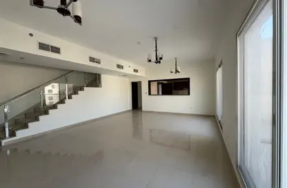 شقة - 3 غرف نوم - 4 حمامات للايجار في بناية رويال جي في سي - الضاحية 10 - قرية الجميرا سركل - دبي