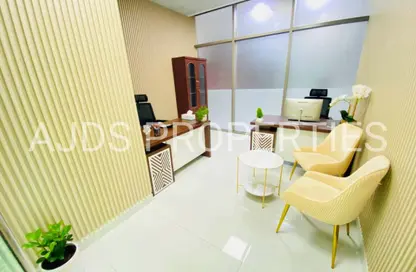Office Space - Studio - 1 Bathroom for rent in Red Avenue - Al Garhoud - Dubai