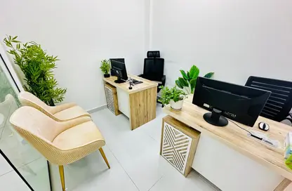 Office Space - Studio - 1 Bathroom for rent in Red Avenue - Al Garhoud - Dubai