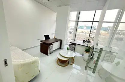 Office Space - Studio - 1 Bathroom for rent in Red Avenue - Al Garhoud - Dubai