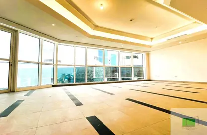 Apartment - 4 Bedrooms - 5 Bathrooms for rent in Wave tower - Corniche Road - Abu Dhabi