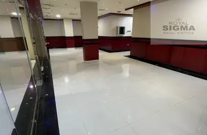 طابق كامل - 8 غرف نوم - 8 حمامات للايجار في الكرامة - دبي