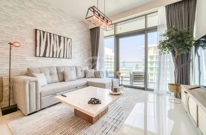Living Room image for: Apartment - 1 Bedroom - 1 Bathroom for rent in Beach Vista - EMAAR Beachfront - Dubai Harbour - Dubai, Image 1