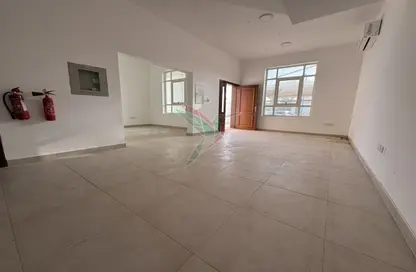 Villa - 4 Bedrooms - 6 Bathrooms for rent in Al Qattarah - Al Ain