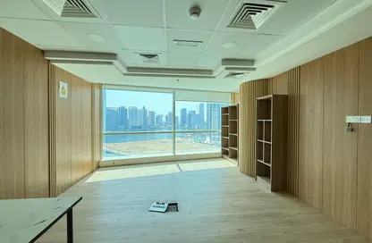 مكتب - استوديو للايجار في برج بلو باي - الخليج التجاري - دبي