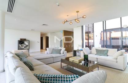 Villa - 4 Bedrooms - 6 Bathrooms for sale in West Yas - Yas Island - Abu Dhabi