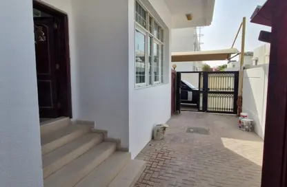 Villa - 2 Bedrooms - 2 Bathrooms for rent in Jumeirah 1 - Jumeirah - Dubai
