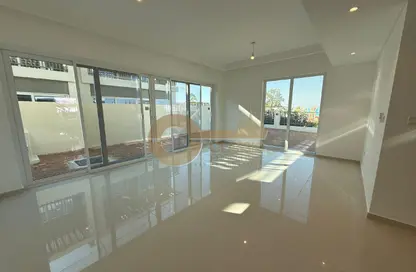 تاون هاوس - 3 غرف نوم - 3 حمامات للبيع في 2 فيكتوريا - فيكتوريا - داماك هيلز 2 - دبي