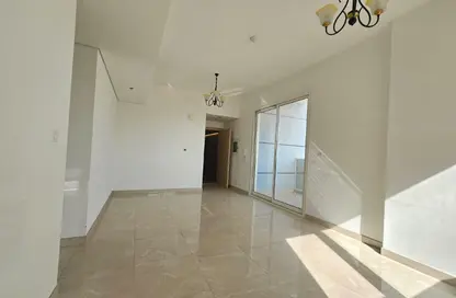 شقة - غرفة نوم - 2 حمامات للايجار في مجمع دبي ريزيدنس - دبي