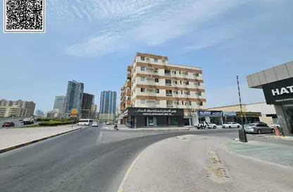 عمارة بالكامل - استوديو - 8 حمامات للبيع في شارع مليحة - المنطقة الصناعية بالشارقة - الشارقة