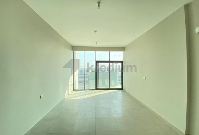 Chiller free | spacious unit | 1st Tenant