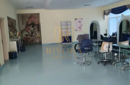Shop - Studio - 1 Bathroom for rent in Al Garhoud - Dubai