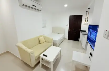 Apartment - Studio - 1 Bathroom for rent in Cornich Al Khalidiya - Al Khalidiya - Abu Dhabi