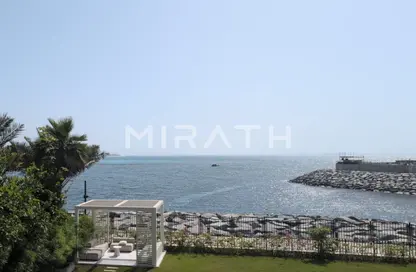 Villa - 5 Bedrooms - 7 Bathrooms for rent in Sur La Mer - La Mer - Jumeirah - Dubai