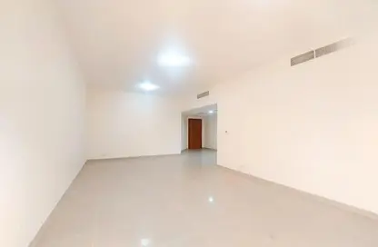 Apartment - 4 Bedrooms - 4 Bathrooms for rent in Golden Sands 9 - Mankhool - Bur Dubai - Dubai