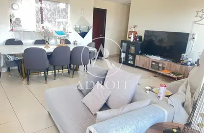 Apartment - 2 Bedrooms - 2 Bathrooms for sale in Tala 1 - Queue Point - Dubai Land - Dubai