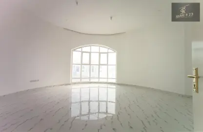 صورة لـ غرفة فارغة شقة - غرفة نوم - 1 حمام للايجار في مدينة خليفة - أبوظبي ، صورة رقم 1