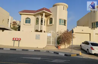 Villa - 4 Bedrooms - 5 Bathrooms for rent in Al Falaj - Al Riqqa - Sharjah