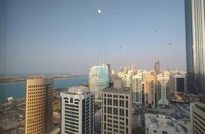 شقة - 2 غرف نوم - 3 حمامات للايجار في شارع الكورنيش - أبوظبي
