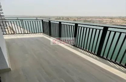 Balcony image for: Apartment - 3 Bedrooms - 3 Bathrooms for sale in Waters Edge - Yas Island - Abu Dhabi, Image 1