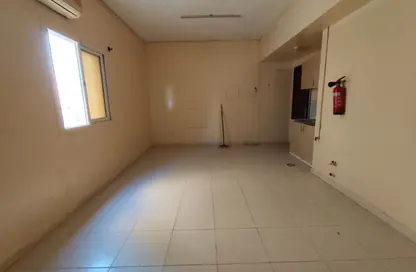 Apartment - Studio - 1 Bathroom for rent in Muwailih Building - Muwaileh - Sharjah