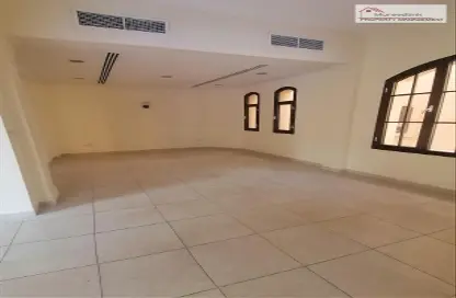 صورة لـ غرفة فارغة فيلا - 4 غرف نوم - 6 حمامات للايجار في مطار البطين - منطقة المرور - أبوظبي ، صورة رقم 1
