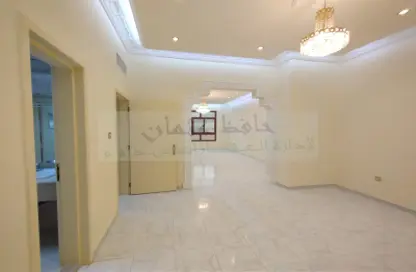 صورة لـ غرفة فارغة فيلا - 5 غرف نوم - 7 حمامات للايجار في الزعاب - أبوظبي ، صورة رقم 1