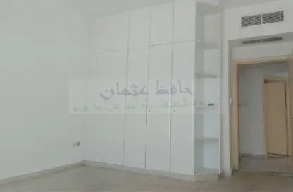 Empty Room image for: Apartment - 1 Bedroom - 1 Bathroom for rent in Al Wahda - Abu Dhabi, Image 1