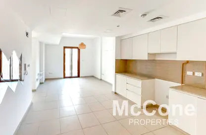 شقة - غرفة نوم - 1 حمام للايجار في 3A شقق زهرة النسيم - شقق زهرة النسيم - تاون سكوير - دبي