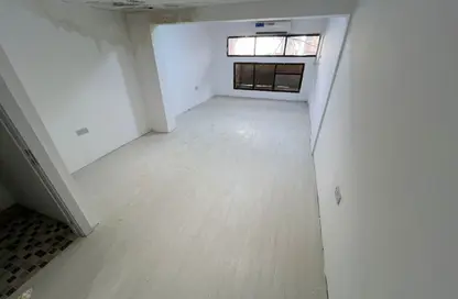 متجر - استوديو - 1 حمام للايجار في مساكن كورنيش عجمان - طريق كورنيش عجمان - عجمان