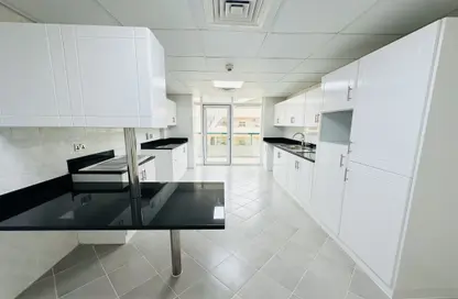 Apartment - 3 Bedrooms - 4 Bathrooms for rent in Diplomat Building - Umm Hurair 1 - Umm Hurair - Dubai