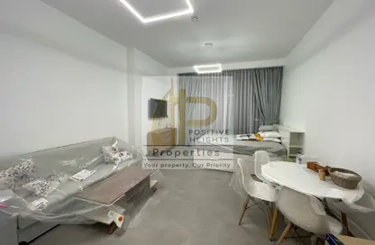 شقة - 1 حمام للايجار في في2 - مدينة دبي الرياضية - دبي