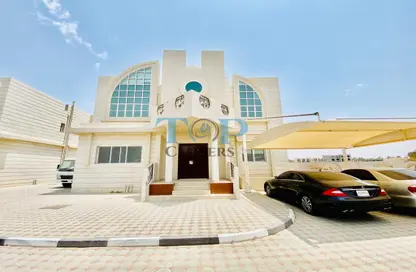 Villa - 5 Bedrooms - 5 Bathrooms for rent in Mreifia - Al Markhaniya - Al Ain