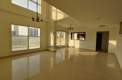 شقة - 2 غرف نوم - 3 حمامات للايجار في بناية رويال جي في سي - الضاحية 10 - قرية الجميرا سركل - دبي