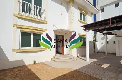 Villa - 4 Bedrooms - 5 Bathrooms for rent in Jumeirah 1 Villas - Jumeirah 1 - Jumeirah - Dubai