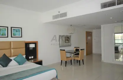Apartment - Studio - 1 Bathroom for rent in Capital Bay - Business Bay - Dubai