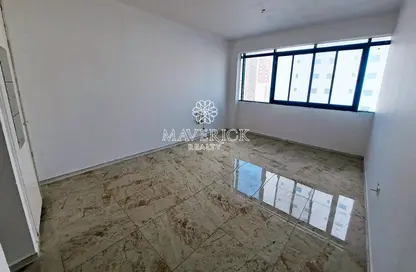 Empty Room image for: Apartment - 1 Bedroom - 1 Bathroom for rent in Al Majaz Pearl - Al Majaz 2 - Al Majaz - Sharjah, Image 1