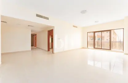 Apartment - 4 Bedrooms - 4 Bathrooms for rent in Golden Sands 9 - Mankhool - Bur Dubai - Dubai