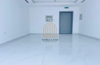 Office Space - Studio - 2 Bathrooms for rent in Tamani Art Tower - Business Bay - Dubai