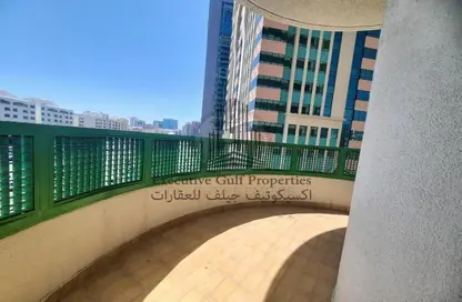 شقة - 3 غرف نوم - 4 حمامات للايجار في مبنى ماركس و سبنسر - شارع المطار - أبوظبي