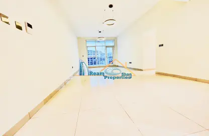 Apartment - 2 Bedrooms - 3 Bathrooms for rent in Emerald Jadaf Metro - Al Jaddaf - Dubai
