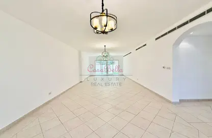 فيلا - 4 غرف نوم - 5 حمامات للايجار في فلل الجميرا 1 - جميرا 1 - الجميرا - دبي فيلا - 4 غرف نوم - 5 حمامات للايجار في فلل الجميرا 1 - جميرا 1 - الجميرا - دبي