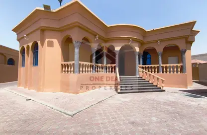 Villa - 4 Bedrooms - 6 Bathrooms for rent in Al Bateen - Al Ain