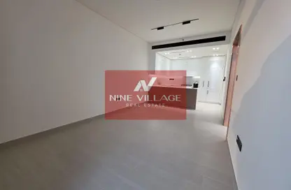 شقة - غرفة نوم - 2 حمامات للايجار في بن غاطي أزور - قرية الجميرا سركل - دبي