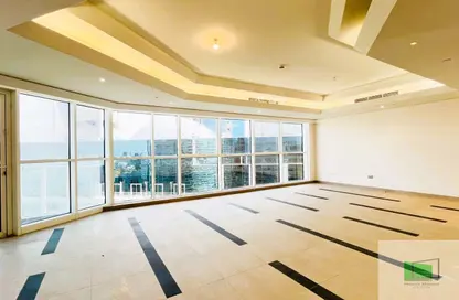 Apartment - 4 Bedrooms - 5 Bathrooms for rent in Wave tower - Corniche Road - Abu Dhabi