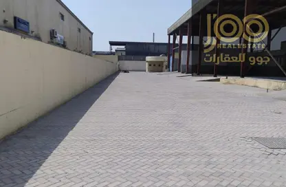 Warehouse - Studio - 5 Bathrooms for sale in Umm Al Thuoob - Umm Al Quwain
