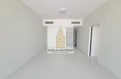 شقة - غرفة نوم - 2 حمامات للايجار في مجمع مويلح - تجارية مويلح - الشارقة